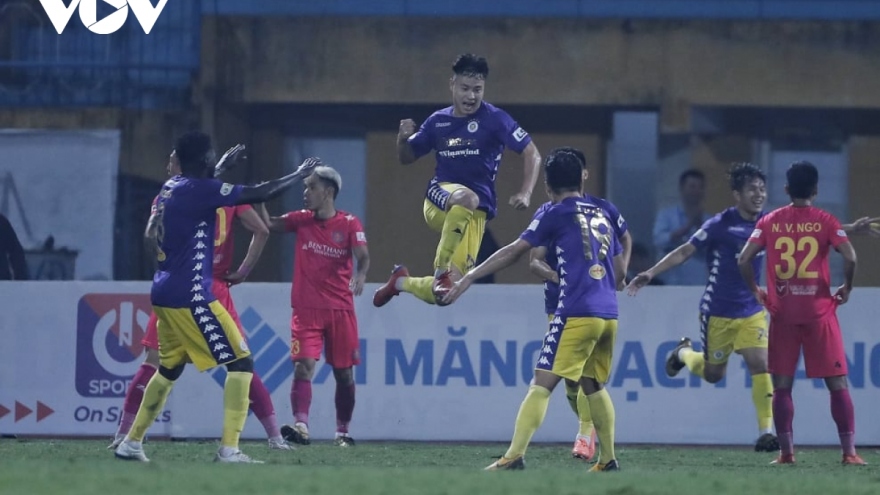 VIDEO: Hậu vệ U22 Việt Nam ghi bàn thắng thứ 600 của Hà Nội FC ở V-League